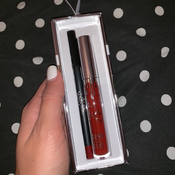 Holiday Edition Kylie Lip Kit ‘Merry’ - Picture 2 of 4